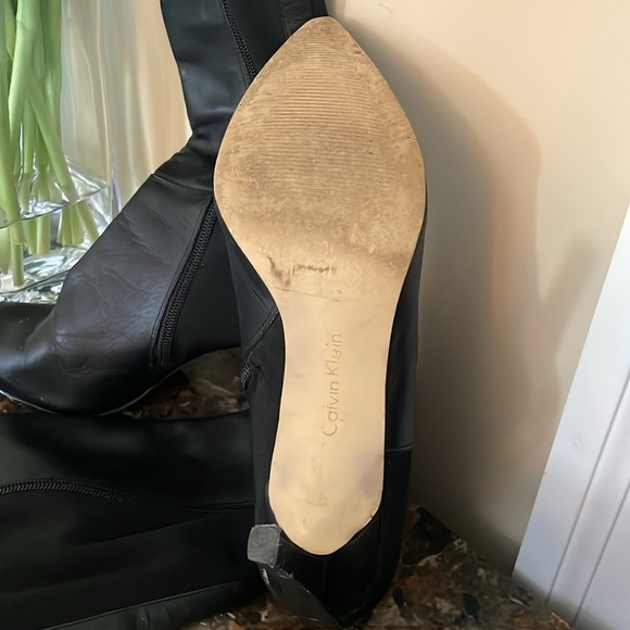 Calvin Klein. 8 1/2. Medium  Good for wide calves - Picture 3 of 3